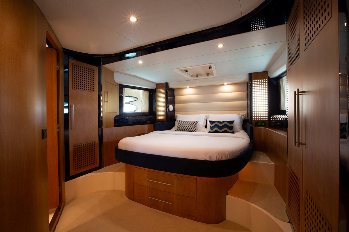 Аренда яхты Riva 70 Dolce Vita Aria Blue на Пхукете